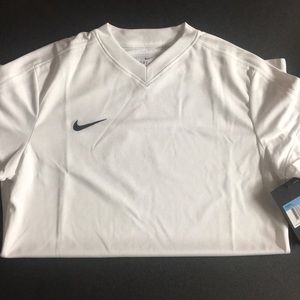 Nike women’s Medium Dri-Fit NWT
